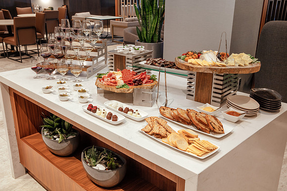 Buffet 2020-82_4.0_3.0_Bistro_Petrified Wood_Basics_Canoe_Portela_Fiji_Cairn